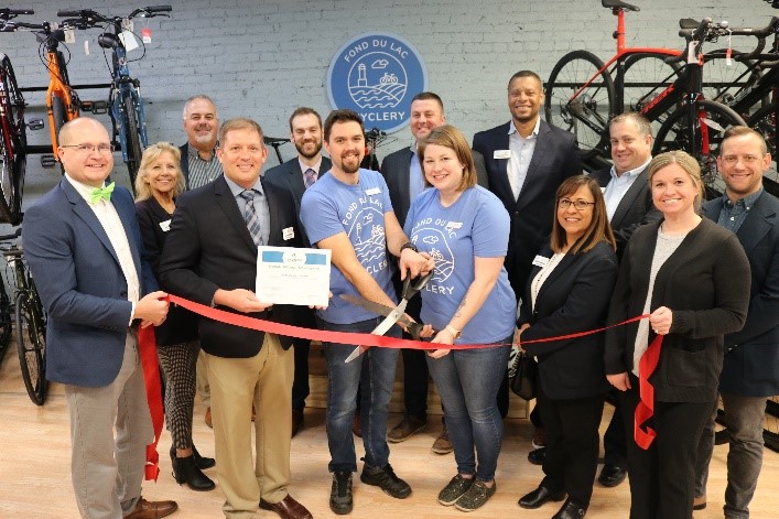 Fond du lac cyclery hosts official ribbon cutting