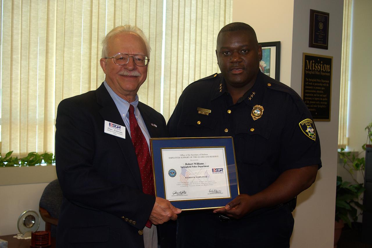 Hshs security director receives patriot award