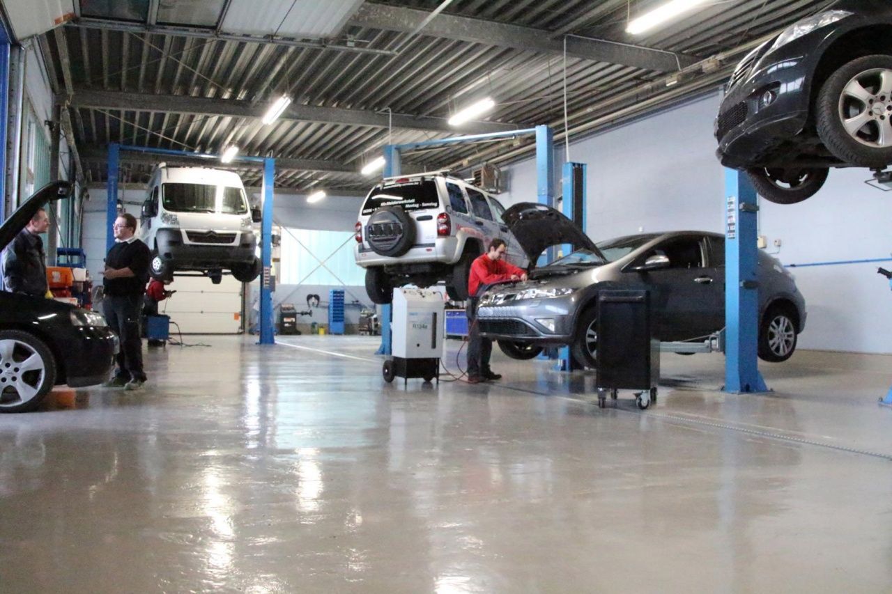 Downtown auto practical service at a convenient location