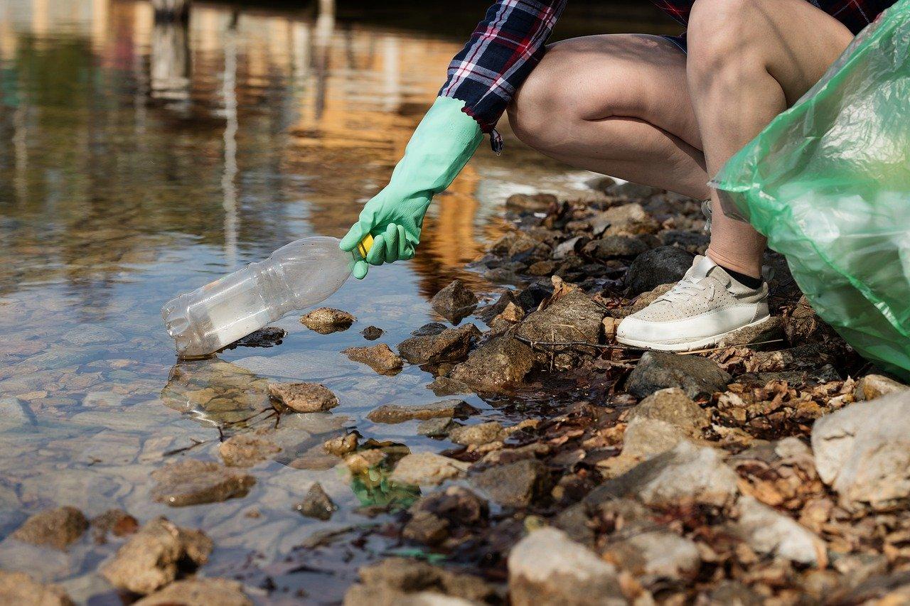 Manila pollution act trash cleaning polluted interaksyon Taking charge for cleaner waters