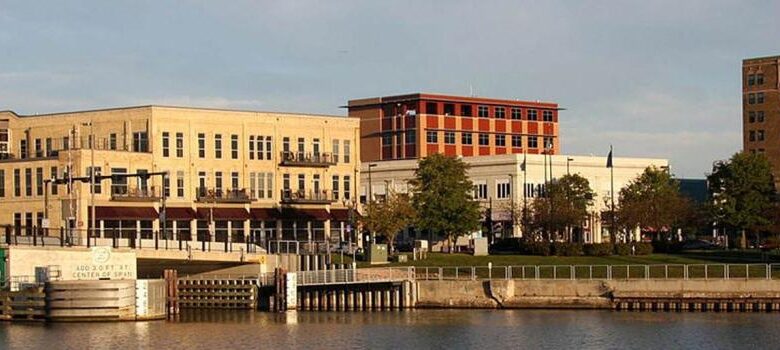 On the surface opens in downtown manitowoc