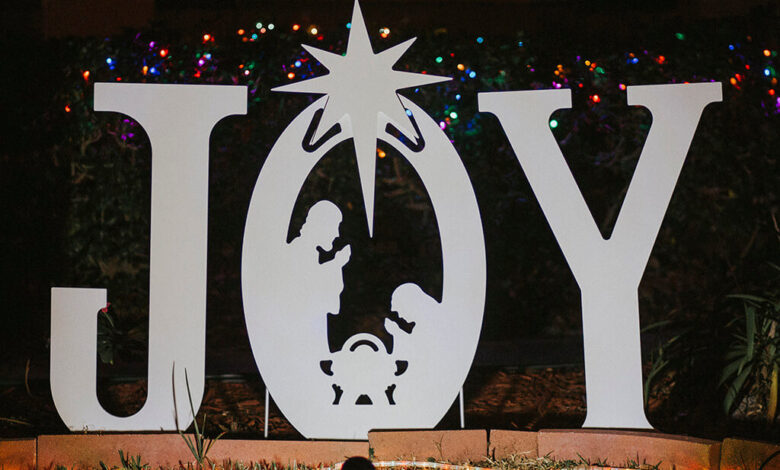 Supplying happiness through yard cards announcements